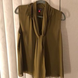 VINCE CAMUTO GREEN TOP